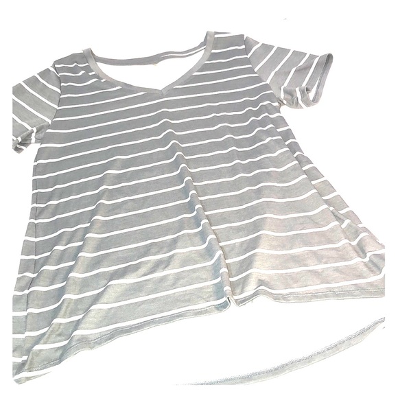 SOLD LulaRoe Classic T Simply Comfortable V- Neck - Picture 1 of 4